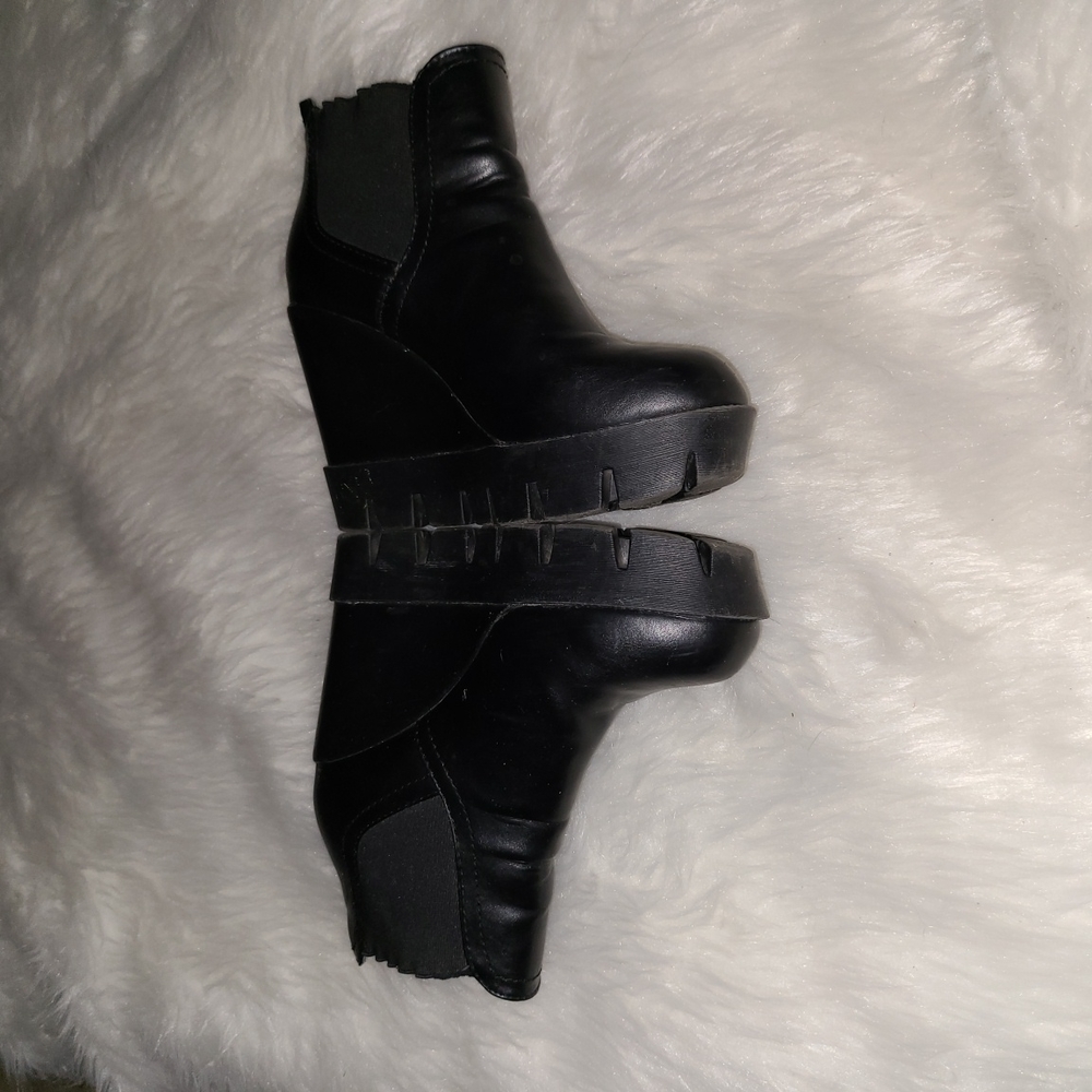 Steve Madden Size 8 Faux Leather Wedge Platform
